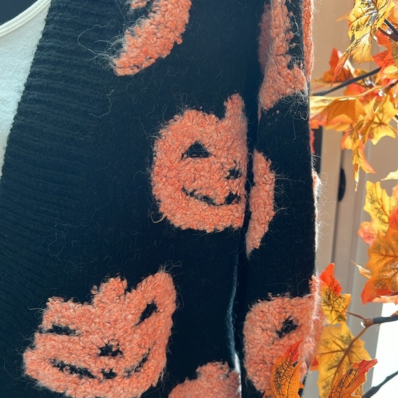 Adorable Boyfriend fuzzy pumpkin 🎃 cardigan sweater! - Picture 2 of 5